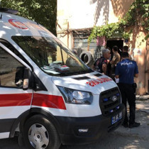 Uyuyor zannettikleri adamın öldüğü ortaya çıktı