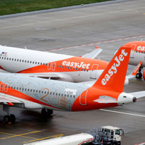 İngiliz hava yolu EasyJet'i ABD'li yatırım firması Castlelake satın alıyor