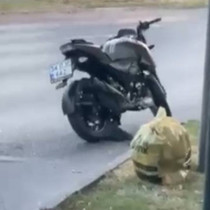 Otomobilin çarptığı motosikletli genç öldü