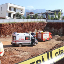İnşaat kazısında göçük altında kalan kepçe operatörü hayatını kaybetti