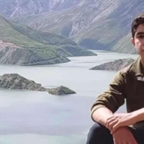Serinlemek için girdiği çayda boğuldu