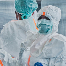 Dünyada Ebola alarmı: Ülkeler seyahat önlemlerini sıkılaştırıyor