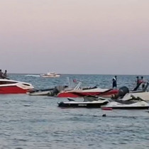 Mersin'de denizde kaybolan kişi iki gündür aranıyor