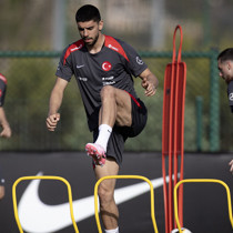 Beşiktaş ve Trabzonspor, milli stoperin transferinde karşı karşıya