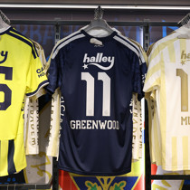 Fenerbahçe'de yeni transferlerin formaları satışta