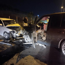 Ters yöne giren otomobil 2 araca çarptı: 5 yaralı