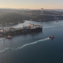 325 metrelik dev gemi İstanbul Boğazı’ndan geçti