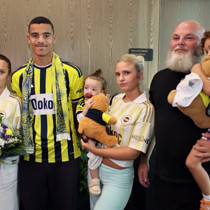 Mason Greenwood İstanbul'a geldi, forma numarasını gösterdi