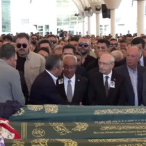 Özgür Özel ve Kemal Kılıçdaroğlu cenazede yan yana