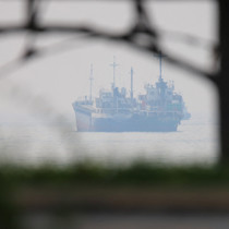 Hürmüz Boğazı'nda tanker krizi: İran 'mayına çarptı' dedi, ABD yalanladı
