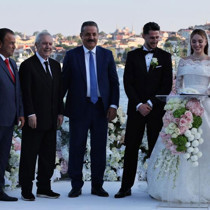 İsmail Yüksek, dünyaevine girdi