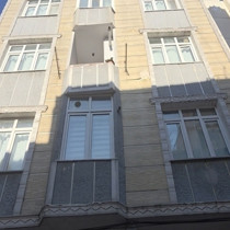 Sultangazi'de çökme riski: 3 katlı bina tahliye edildi