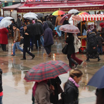İstanbul’a sağanak geliyor, Ege ve Akdeniz 43 dereceyi görecek