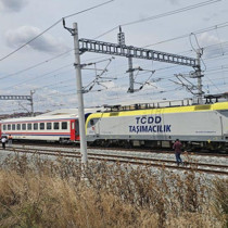Çerkezköy'de yolcu treni raydan çıktı: Yolcular başka bir trene aktarıldı