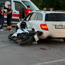 Otomobille çarpışan motosikletli öldü