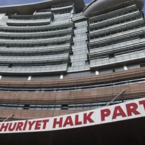 281 eski milletvekili CHP'den istifa etti