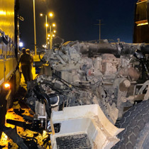 TIR ile hafriyat kamyonu çarpıştı: 1 yaralı