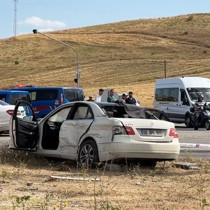 Çankırı'da tır ile otomobil çarpıştı! 3 kişi hayatını kaybetti, 2 kişi yaralandı