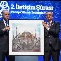 Cumhurbaşkanı Erdoğan'a İletişim Başkanı Duran'dan Ayasofya tablosu hediyesi