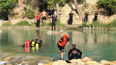 Antalya'da çayda akıntıya kapılarak kaybolan kişi aranıyor