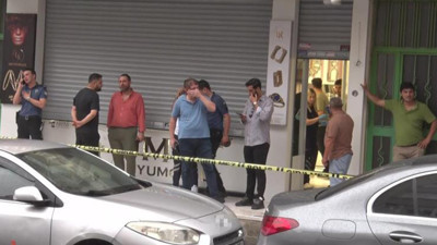 İstanbul'da silahlı kuyumcu soygunu: Şüpheliler altınlarla kaçtı