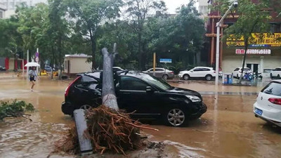 Çin'de sel felaketi: Onlarca ölü var