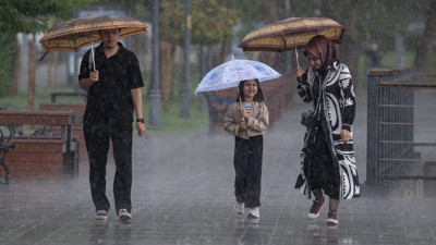 Meteoroloji'den 40 kentimiz için uyarı geldi:  Bugün sağanak yağış ve fırtına var