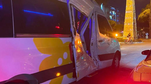 Antalya'da minibüs ile çarpışan motosikletin Rus sürücüsü yaşamını yitirdi