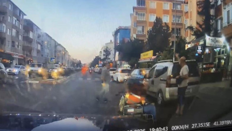 Arkasına bile bakmadı! Tekerlekli sandalyedeki vatandaşın ayağına çarpıp yoluna devam etti