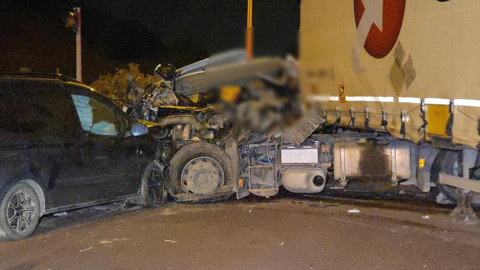 Bursa’da tır ile otomobil çarpıştı: 1 ölü, 7 yaralı