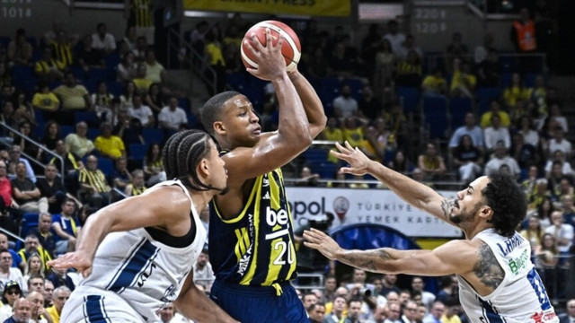 Anadolu Efes, Fenerbahçe Beko'yu 102-93 mağlup etti