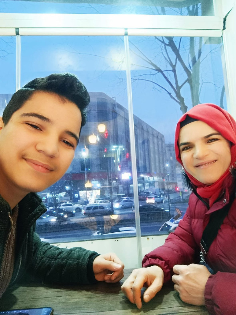 İstanbul'da aile faciası! 3 kişinin öldüğü olayda kanepenin arkasına saklanarak kurtuldu - Resim : 2