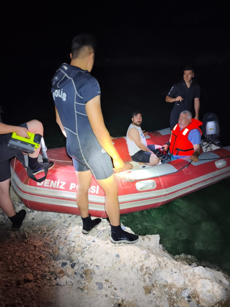 Fırat Nehri'nde can pazarı: Ekipler seferber oldu - Resim : 1