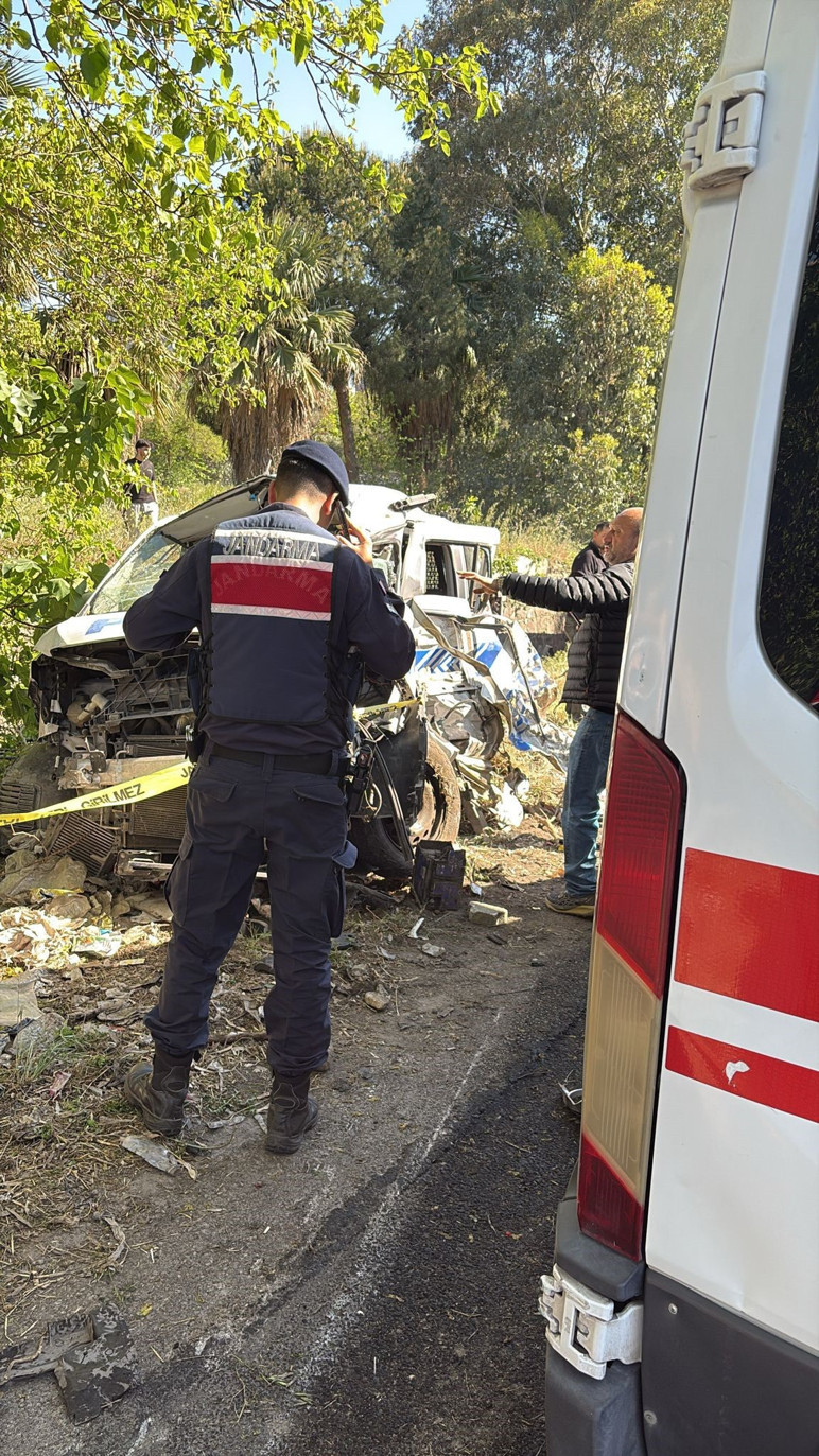 İzmir'de katliam gibi kaza: Ölü ve yaralılar var - Resim : 2