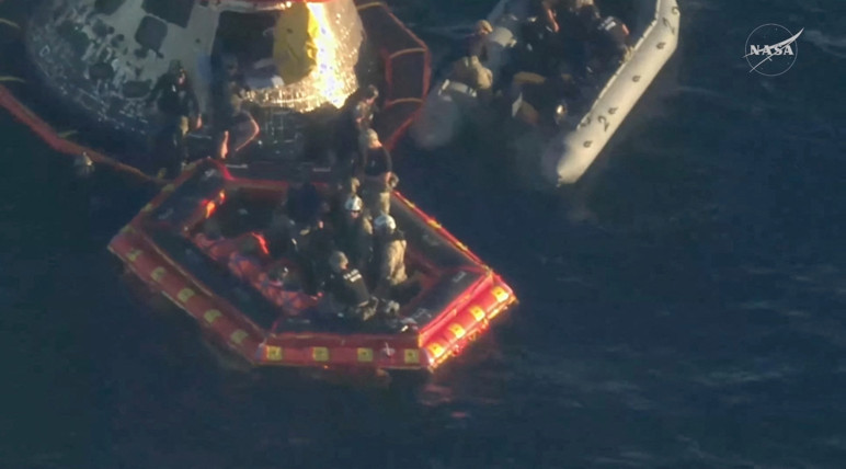 Tarihi görev sona erdi... 4 astronot Dünya'ya indi - Resim : 1