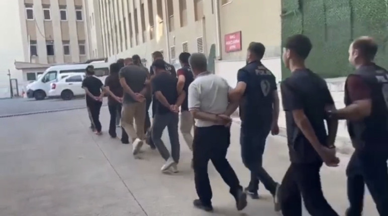 Rojin Kabaiş’in ailesinin de aralarında olduğu ailelere tehdit ve şantaja 2 tutuklama - Resim : 1