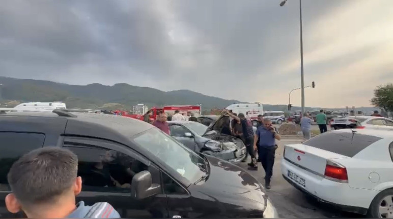 Osmaniye'de zincirleme trafik kazası: 2 yaralı - Resim : 1