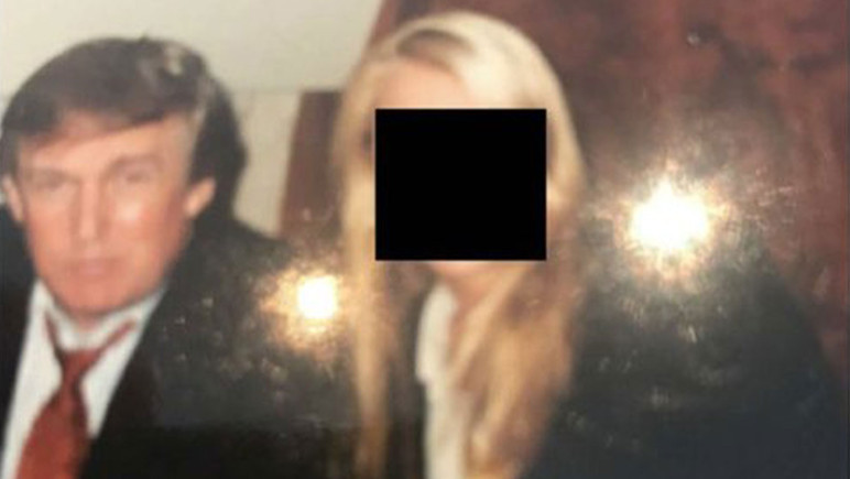 Demokratlar Trampın Epşteyn malikanəsindən şəkillərini yayımladılar - Şəkil: 2