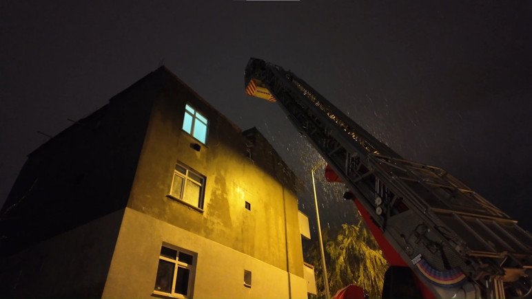 İstanbul'da kuş beslerken çatıda mahsur kaldılar! Ekipler seferber oldu - Resim : 1