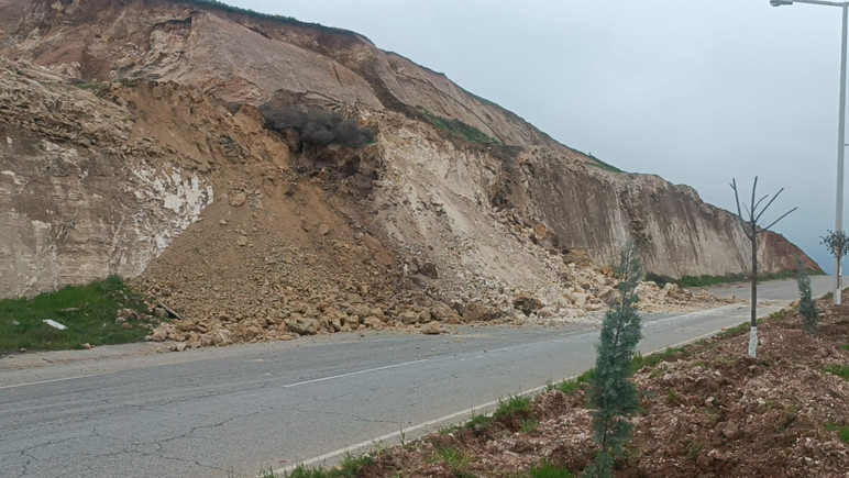 Batman'da heyelan öğrencileri perişan etti - Resim : 1