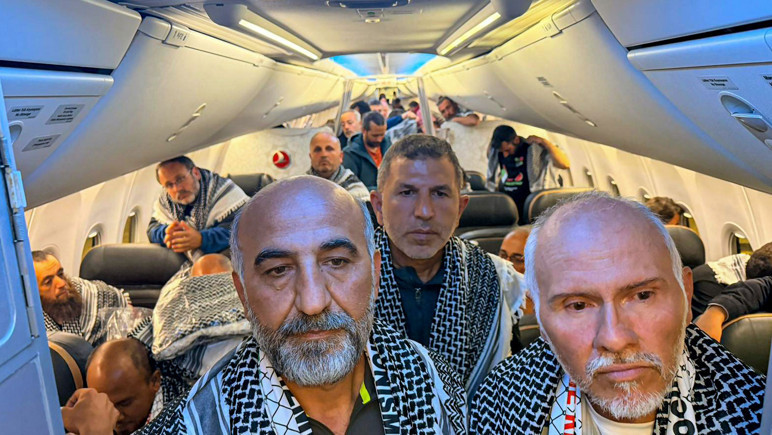İsrail'in alıkoyduğu 59 Küresel Sumud Filosu aktivistleri İstanbul'da - Resim : 3