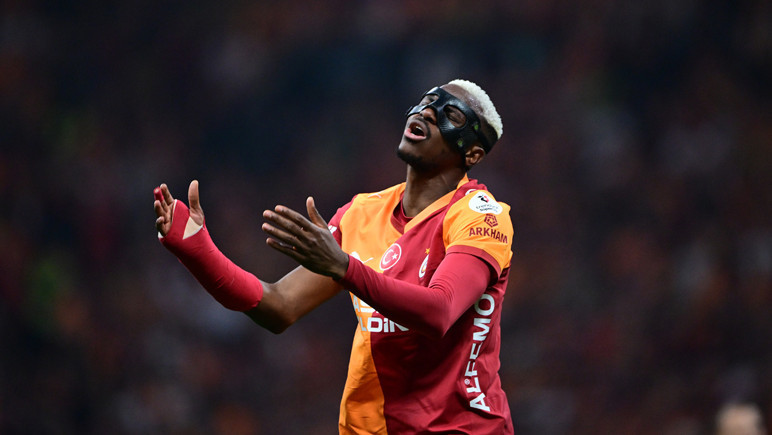 Victor Osimhen'den şampiyonluk sonrası ezeli rakiplere gönderme: "Yapabileceğiniz tek şey bu" - Resim : 4