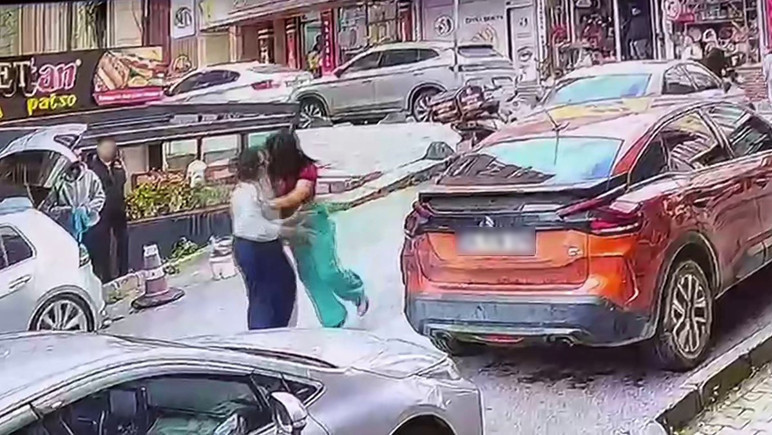 Sosyal medya fenomeni tartıştığı kadına kafa attı: Cezası ağır oldu - Resim : 2