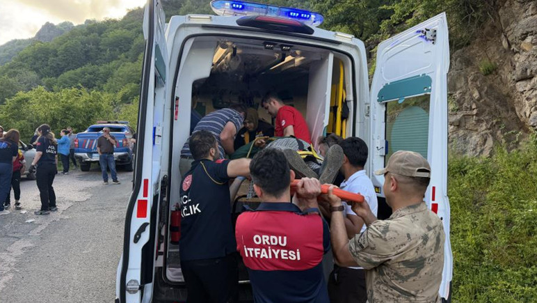 Ordu'da yolcu minibüsü faciası: Çok sayıda yaralı var - Resim : 1
