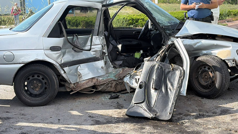 Kayseri’de zincirleme kazada otomobil kağıt gibi ezildi: Çok sayıda yaralı var - Resim : 1