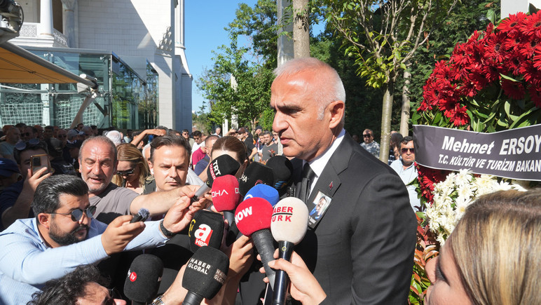 Kadir İnanır son yolculuğuna uğurlandı - Resim : 1