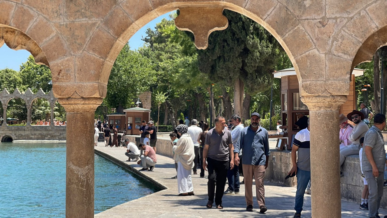 Termometreler 40 dereceyi gördü: Sokaklar boşaldı, herkes gölgeye kaçtı - Resim : 1