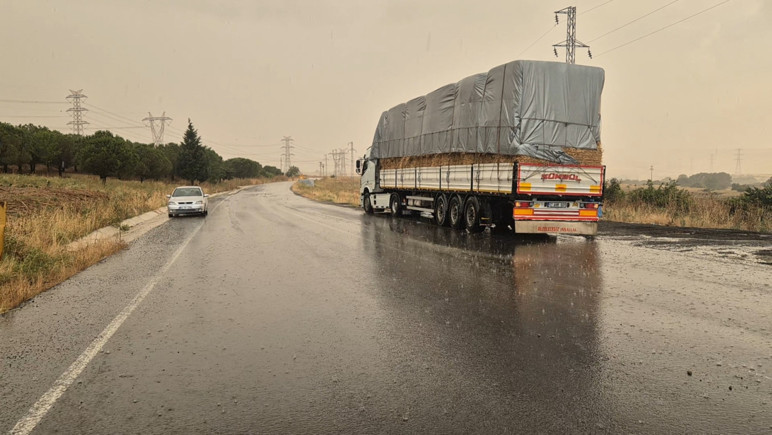 Tekirdağ'da şiddetli yağış: Göz gözü görmedi - Resim : 1