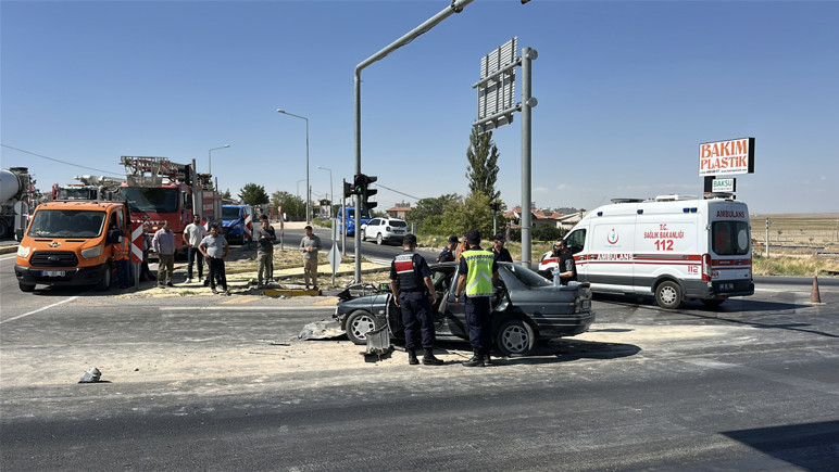 Aksaray’da otomobil vince arkadan çarptı: Çok sayıda yaralı var - Resim : 1