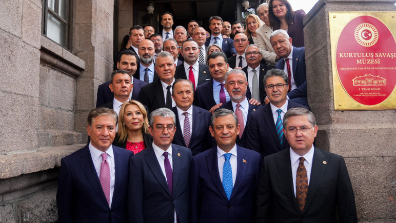 Özgür Özel duyurdu: Yeni Parti resmen kuruldu - Resim : 1
